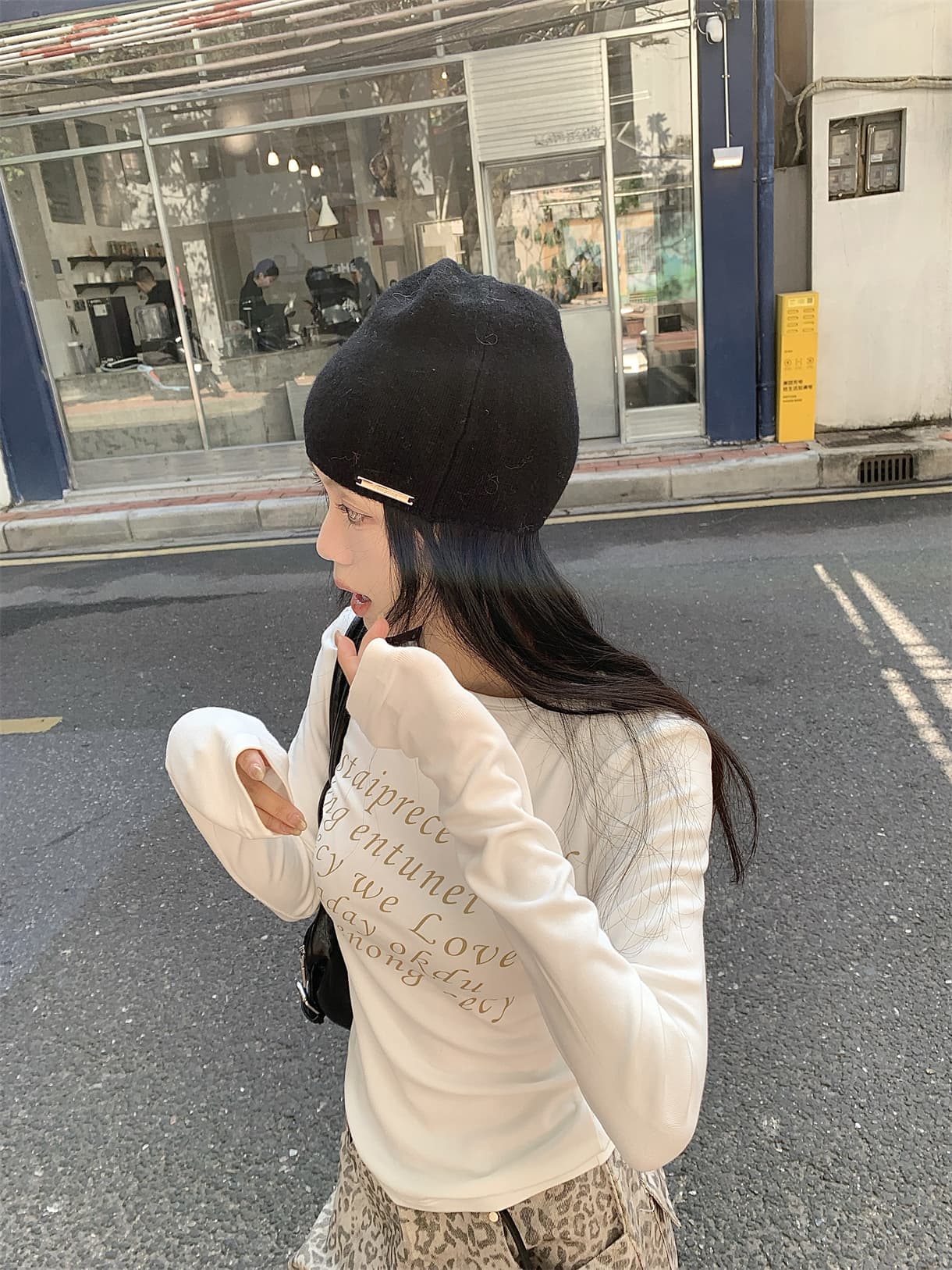 실사 정가 가을 겨울 한 부서 허리 수축 몸매 가꾸기 슬림해 보이는 긍정적 인 어깨 알파벳 프린트 티셔츠 맨위 상세 이미지 18