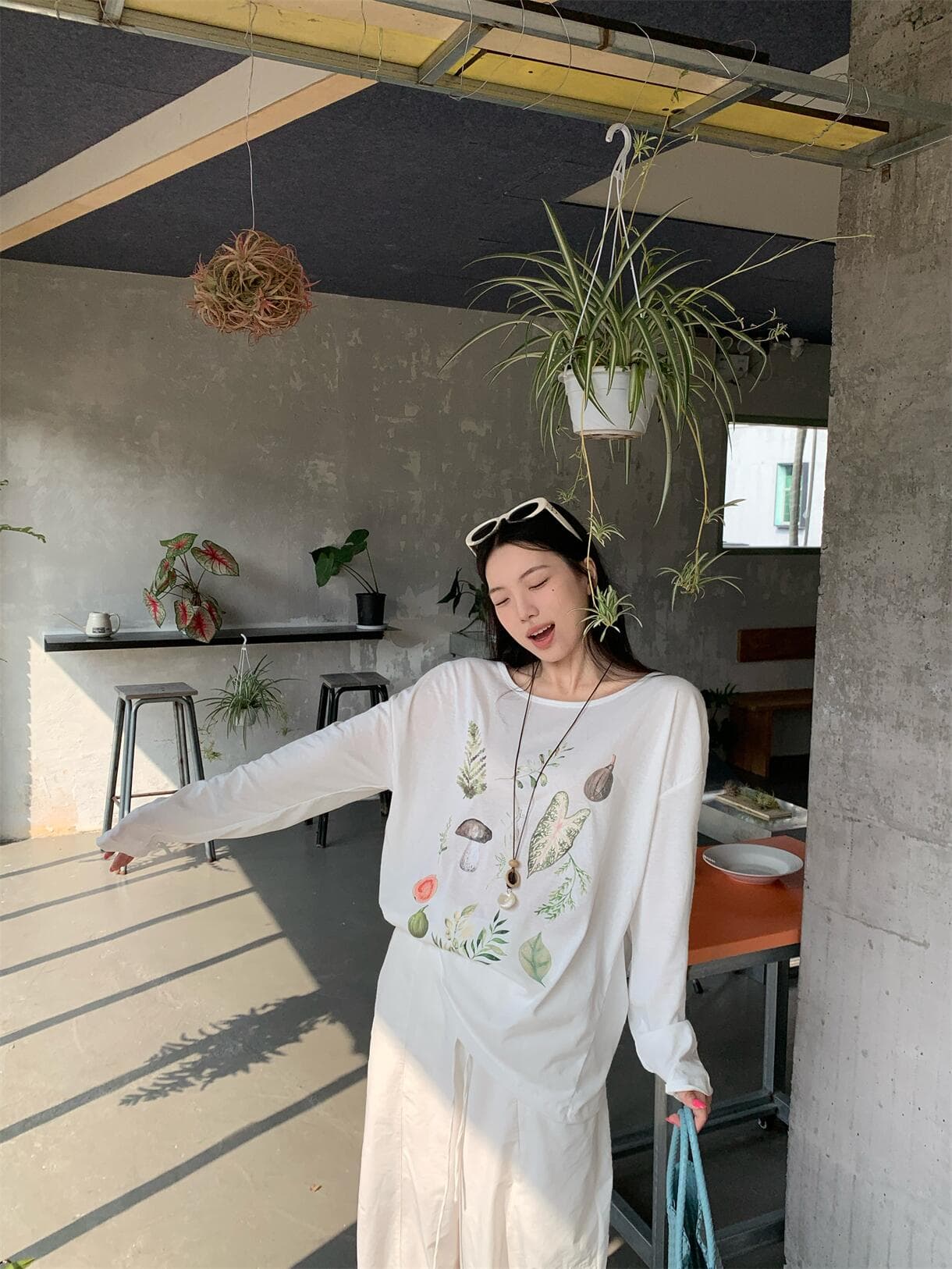실사 정가 한 부서 느긋한 식물 프린트 블라우스 자외선 차단 긴팔 비스듬한 어깨 얇은 스타일 티셔츠 상세 이미지 18