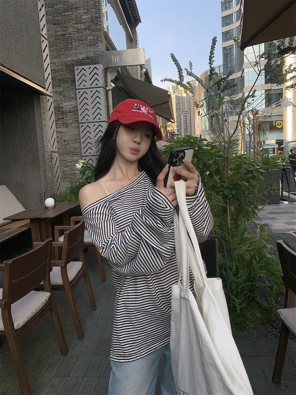 실사 정가 이른 가을 아메리칸 느긋한 루즈핏 스트라이프 비스듬한 어깨 긴팔 티셔츠 오프숄더 블라우스 맨위 이미지 3