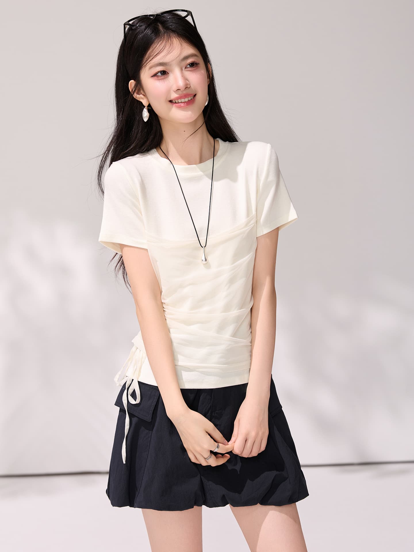 있음 선적 프랑스식 디자인 센스 패션 망사 패치워크 반팔 티셔츠 긍정적 인 어깨 몸매 가꾸기 슬림해 보이는 출퇴근 패치워크 맨위 이미지 4