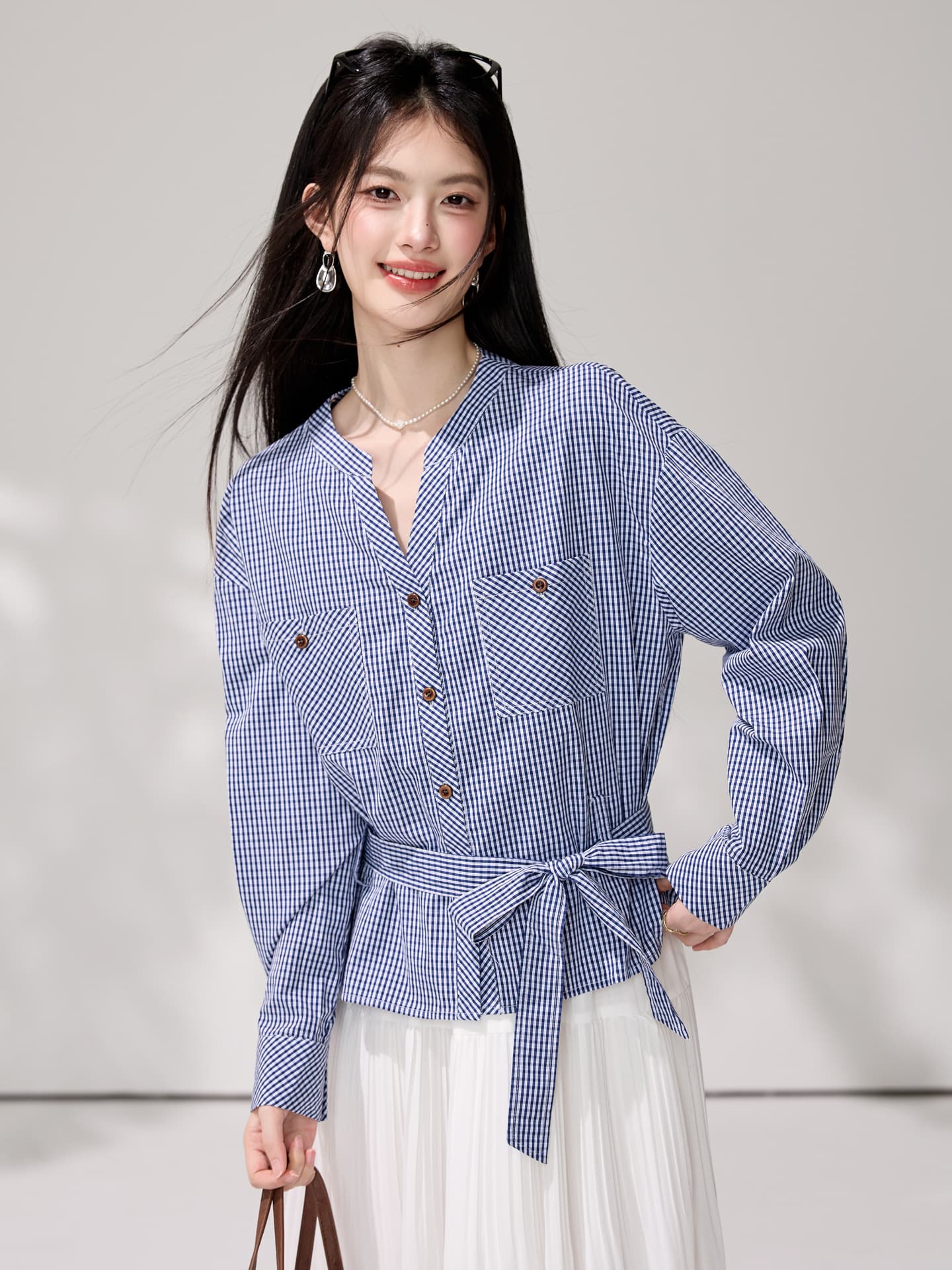 있음 선적 프랑스식 배색 체크무늬 더블 주머니 긴팔 셔츠 가을 디자인 센스 허리 수축 레이스업 V넥 슬림해 보이는 셔츠