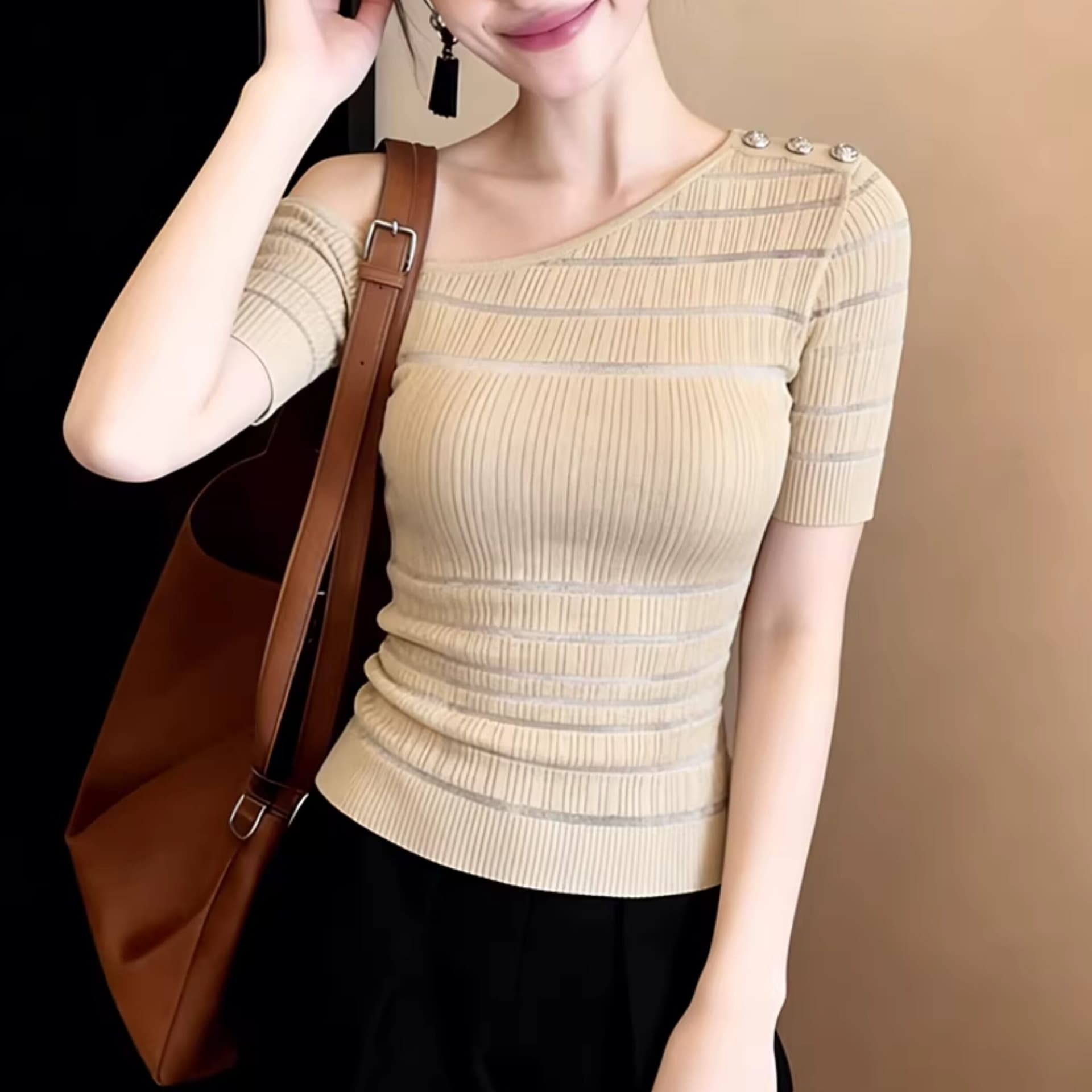 작은 키 커피 색상 비스듬한 칼라 오프숄더 니트 스웨터 얼음 실크 반팔 티셔츠 여성 여름 몸매 가꾸기 디자인 센스 쇼트 스타일 맨위 이미지 5