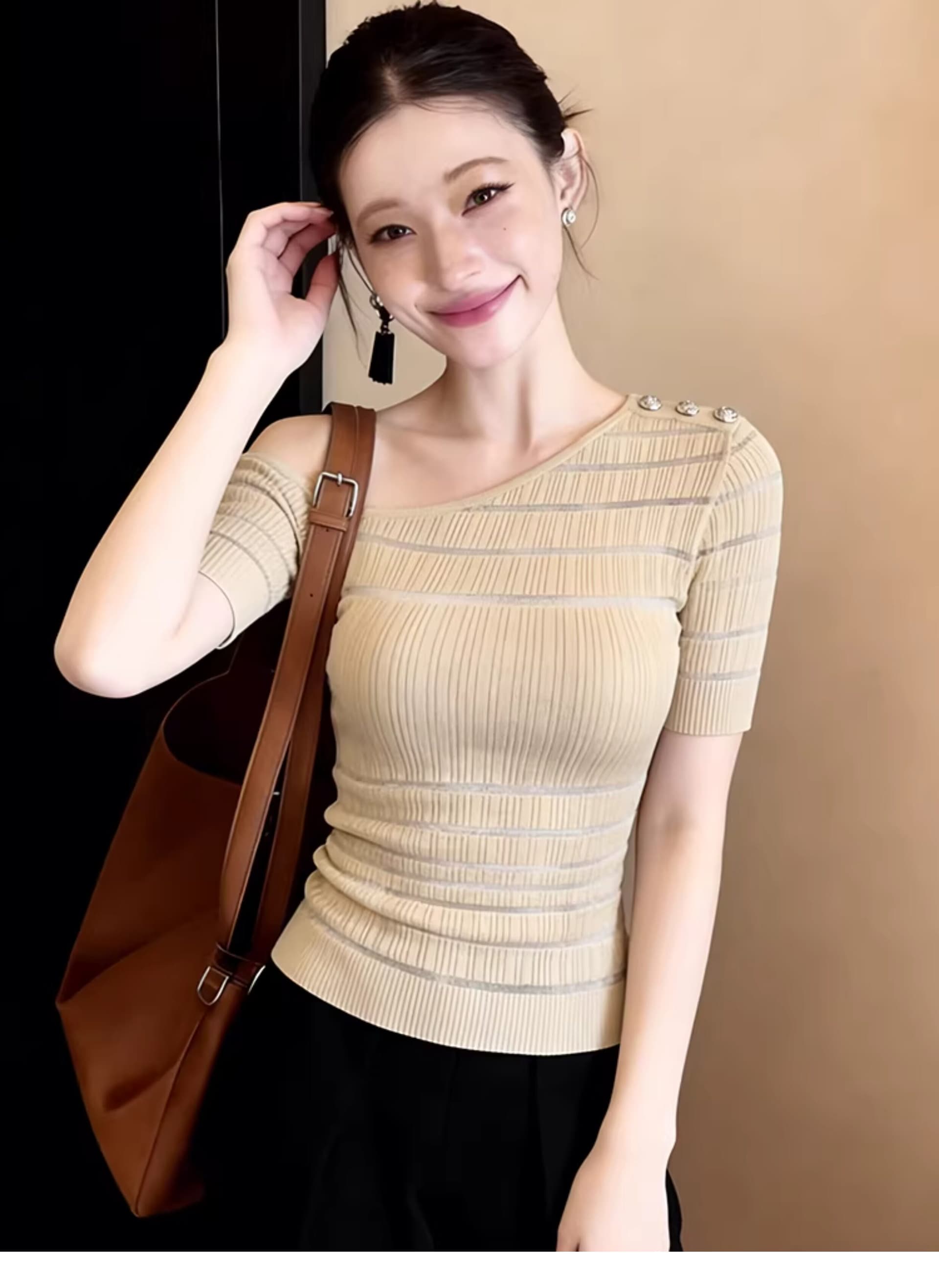 작은 키 커피 색상 비스듬한 칼라 오프숄더 니트 스웨터 얼음 실크 반팔 티셔츠 여성 여름 몸매 가꾸기 디자인 센스 쇼트 스타일 맨위 상세 이미지 4