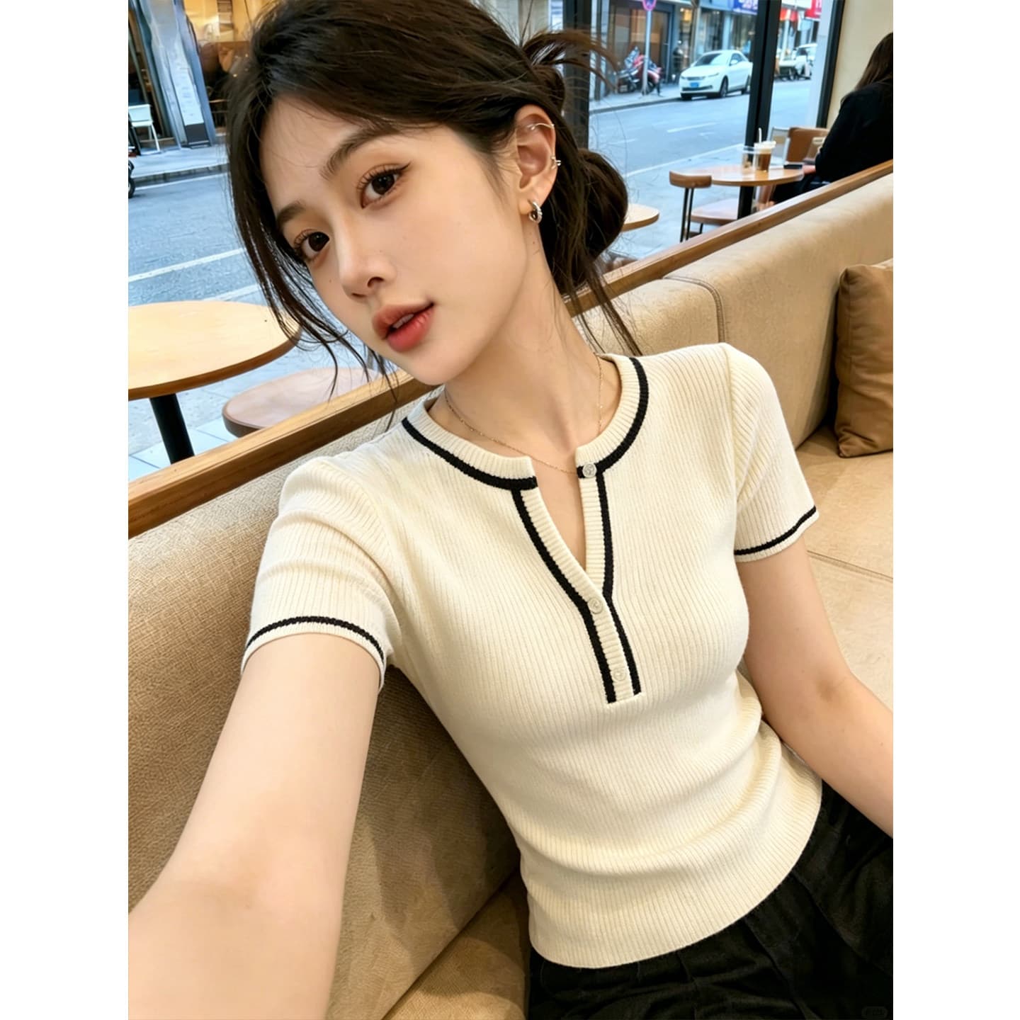 한 부서 라운드 넥 배색 반 개방 버클 반팔 니트 스웨터 여성 2026 여름 새로운 몸매 가꾸기 슬림해 보이는 외국 가스 맨위 트렌디 상세 이미지 3