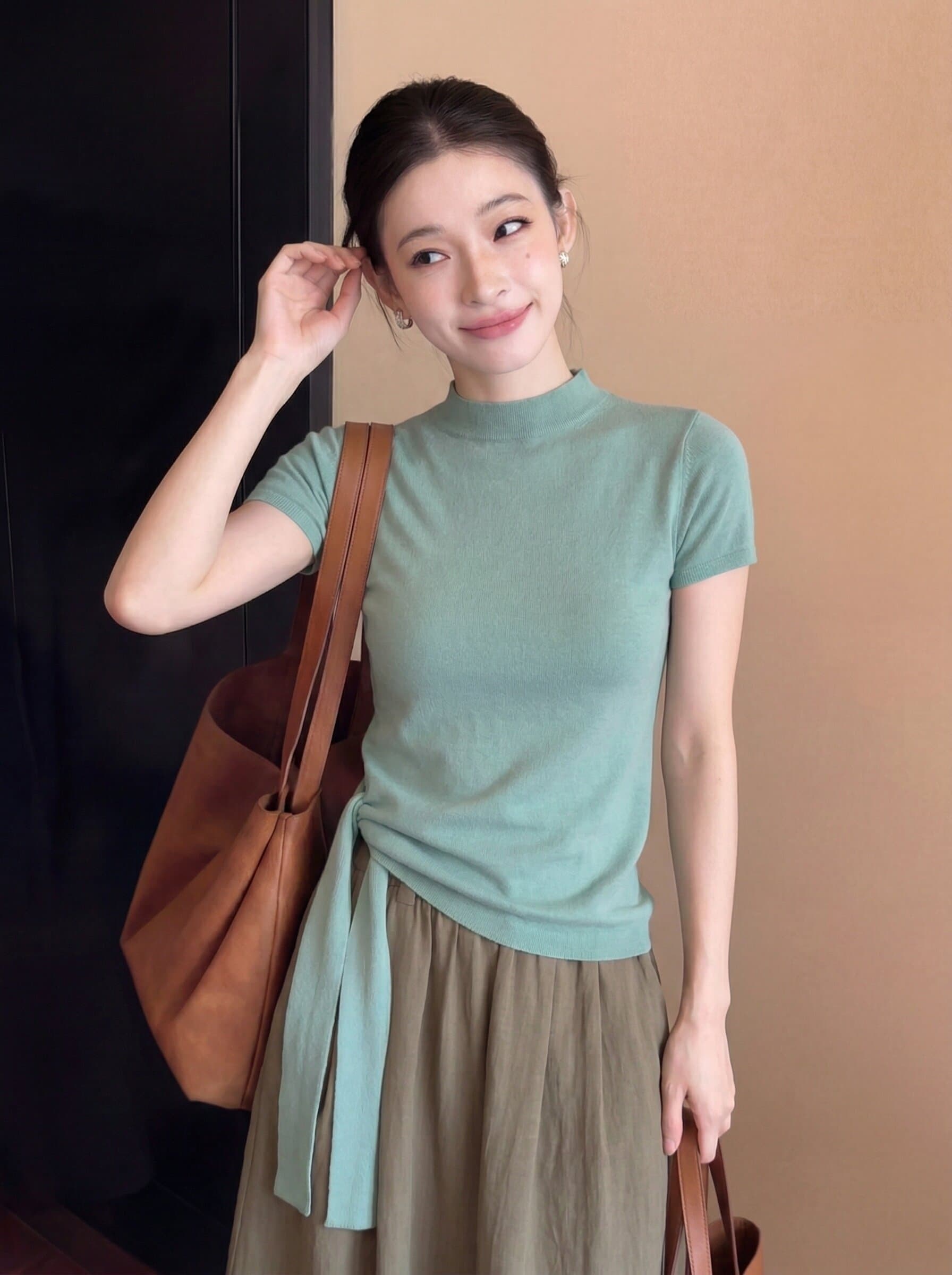 한 부서 녹색 스탠드 칼라 레이스업 얼음 실크 니트 반팔 티셔츠 여성 여름 고유 한 아름다운 허리 수축 디스플레이 얇고 작은 맨위 상세 이미지 4