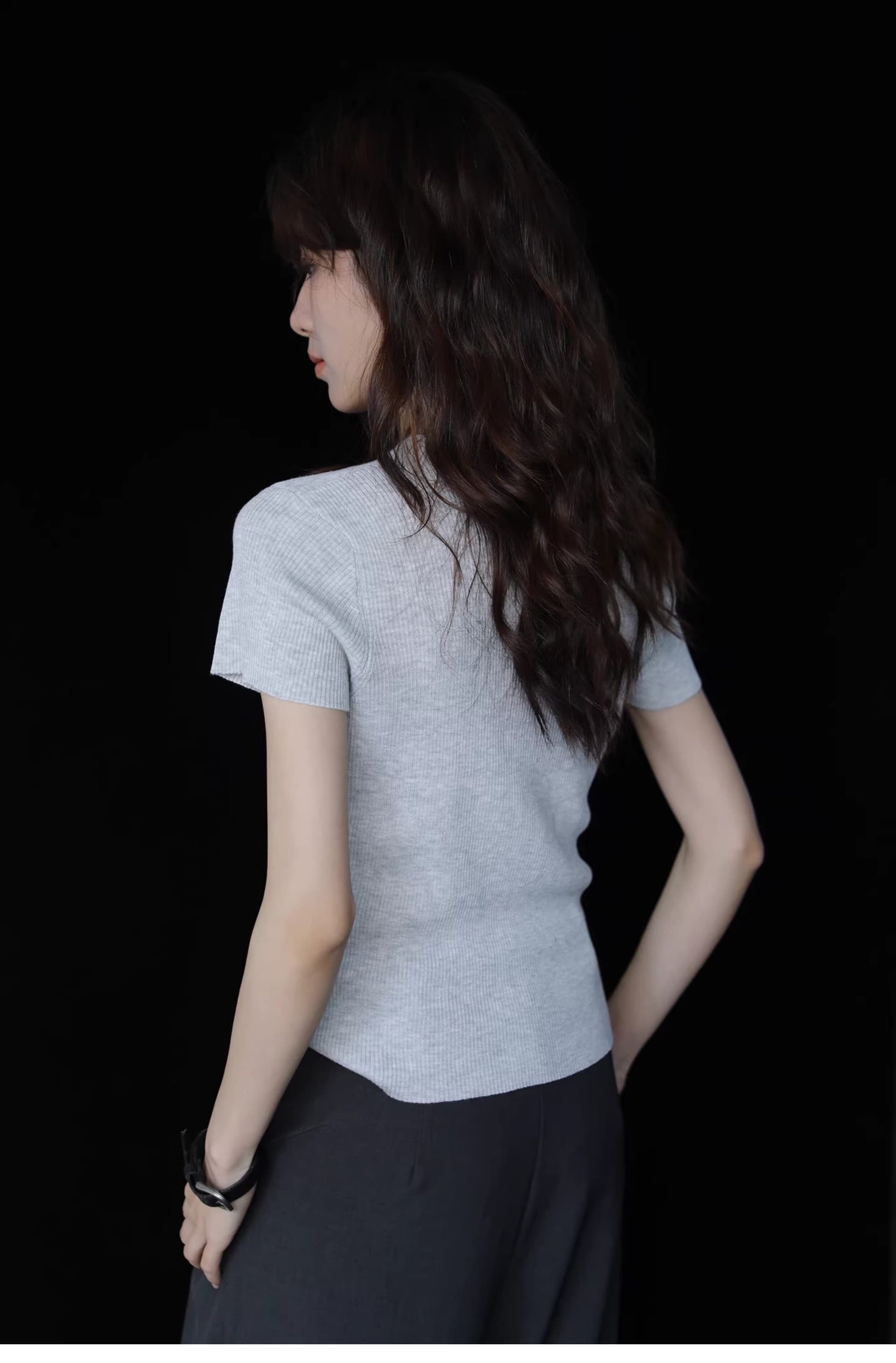 레트로 출퇴근 바람 반팔 티셔츠 여성 여름 몸매 가꾸기 V넥 디자인 센스 회색 풀오버 여름 니트 미니멀리즘 맨위 서비스 이미지 3