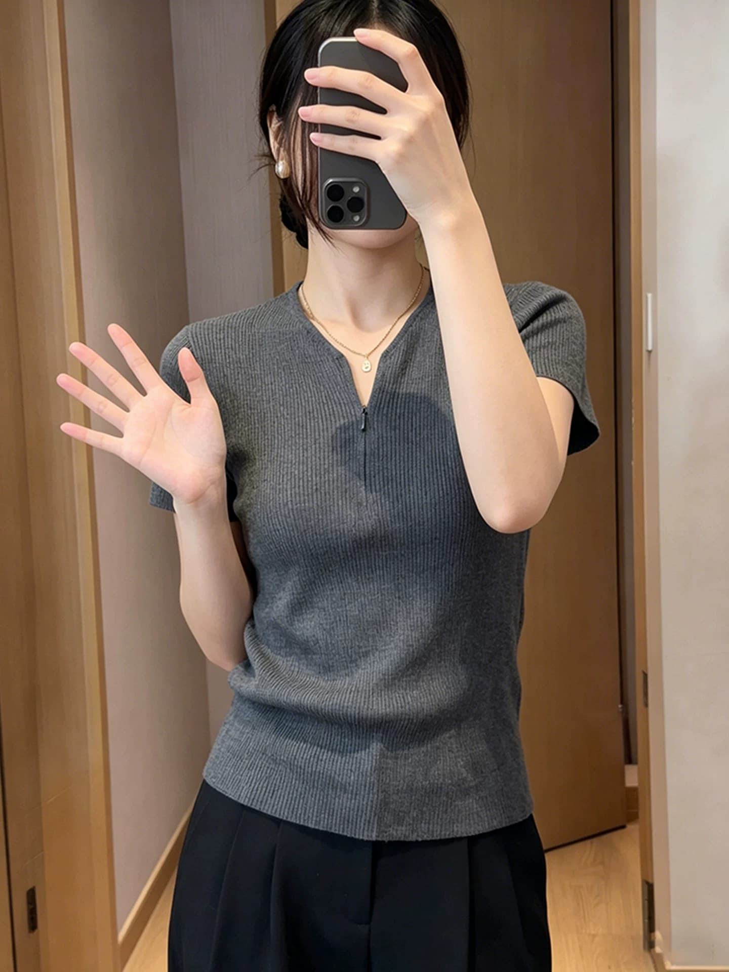 레트로 출퇴근 바람 반팔 티셔츠 여성 여름 몸매 가꾸기 V넥 디자인 센스 회색 풀오버 여름 니트 미니멀리즘 맨위 서비스 상세 이미지 5