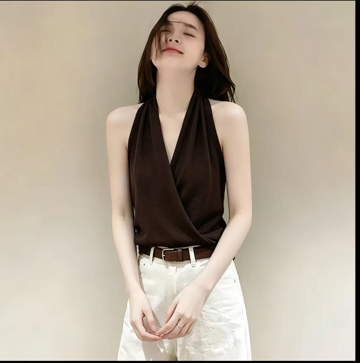 한 부서 검정색 커피 색상 행침 목 니트 스웨터 조끼 여성 2026 여름 새로운 민소매 Chic 맨위 단색 슬림해 보이는 이미지 2