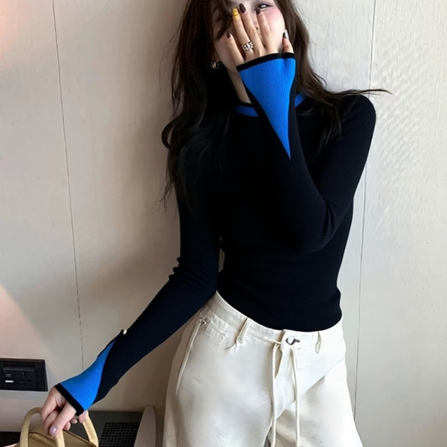2026 가을 고급 센스 슈퍼 잘 생긴 부드러운 찹쌀 느긋한 바람 연령 감소 고유 한 Chic 느슨함 센스 배색 니트 스웨터 여성 이미지 5