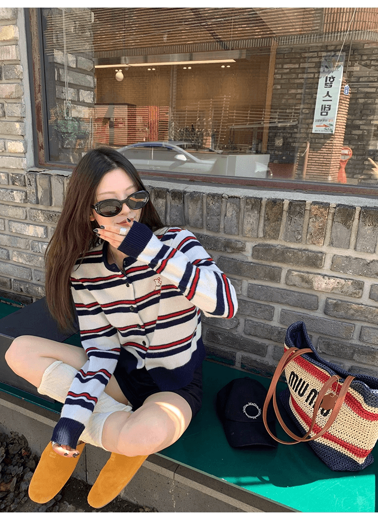 치아 세트 대 왕 귀여운 수리 개 봄 기본 셔츠 긴팔 스트라이프 니트 스웨터 라운드 넥 miu 부서 오픈 가디건 여성 상세 이미지 6