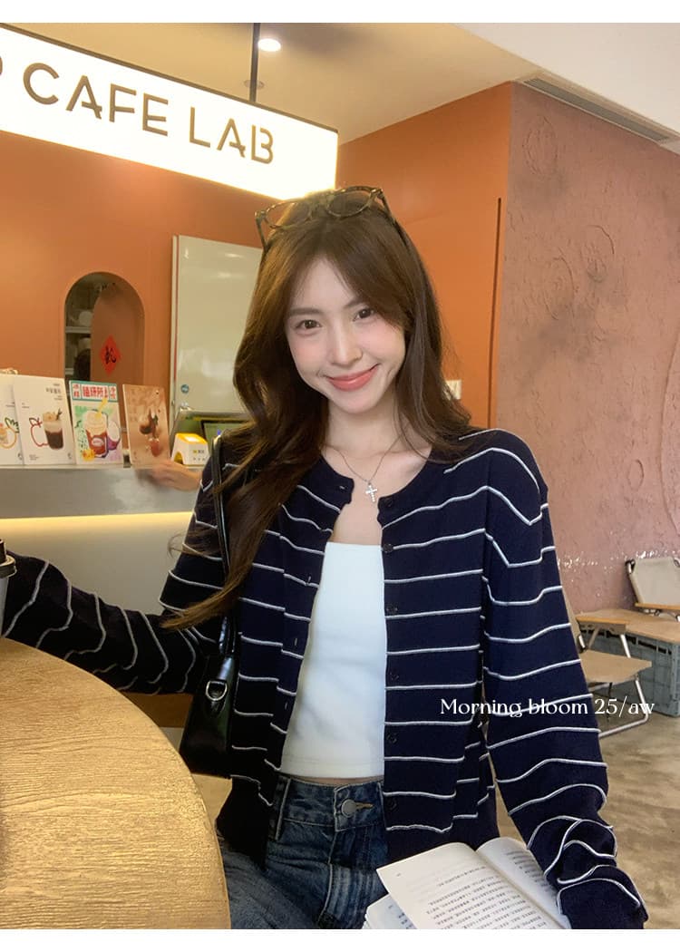 morning bloom 블루 색상 스트라이프 니트 스웨터 여성 봄 가을 캐주얼 쇼트 스타일 긴팔 오픈 가디건 스웨터 코트 이미지 2
