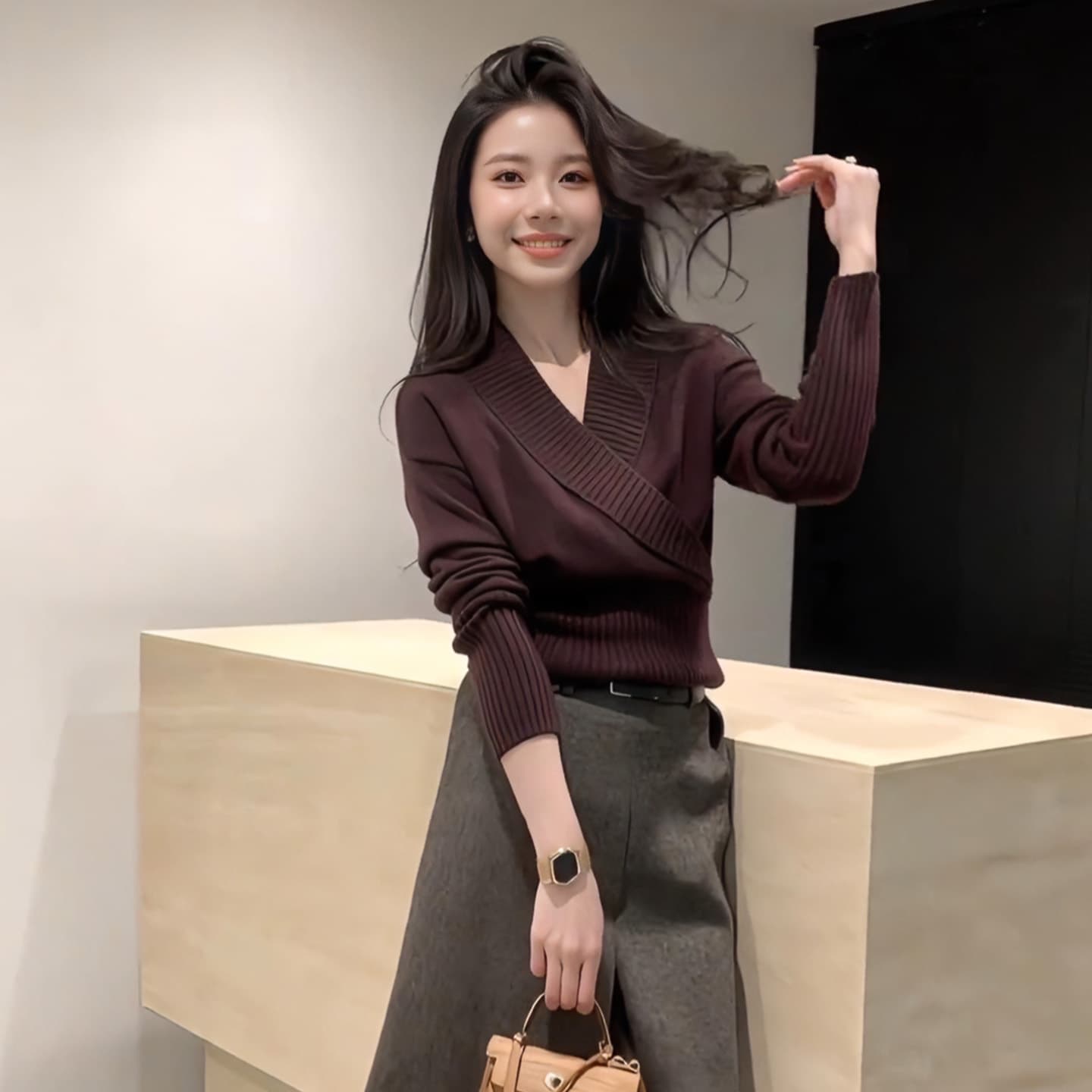 프랑스식 품격 V넥 커피 색상 니트 스웨터 2026 가을 겨울 새로운 느긋한 바람 분위기 센스 착용 잡아라. 의류 여성 의류 상세 이미지 1
