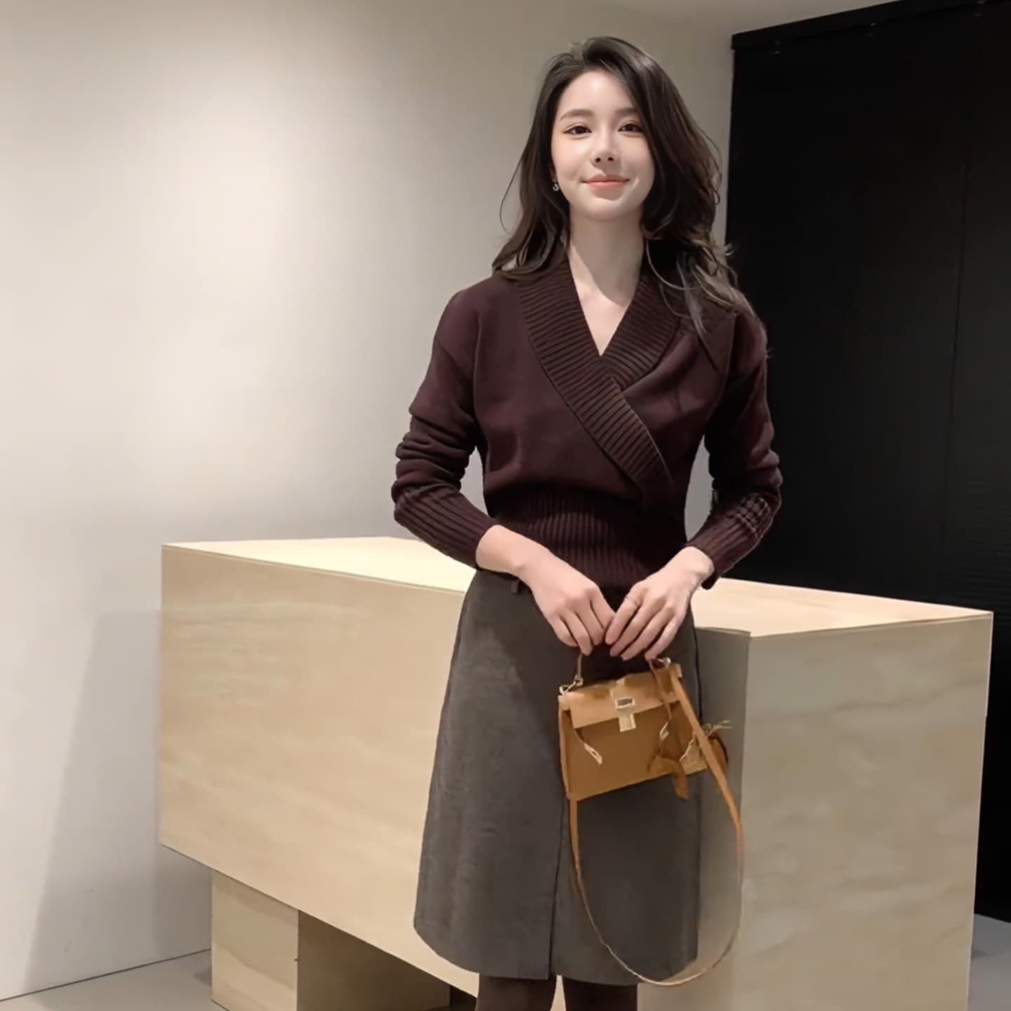 프랑스식 품격 V넥 커피 색상 니트 스웨터 2026 가을 겨울 새로운 느긋한 바람 분위기 센스 착용 잡아라. 의류 여성 의류 상세 이미지 4