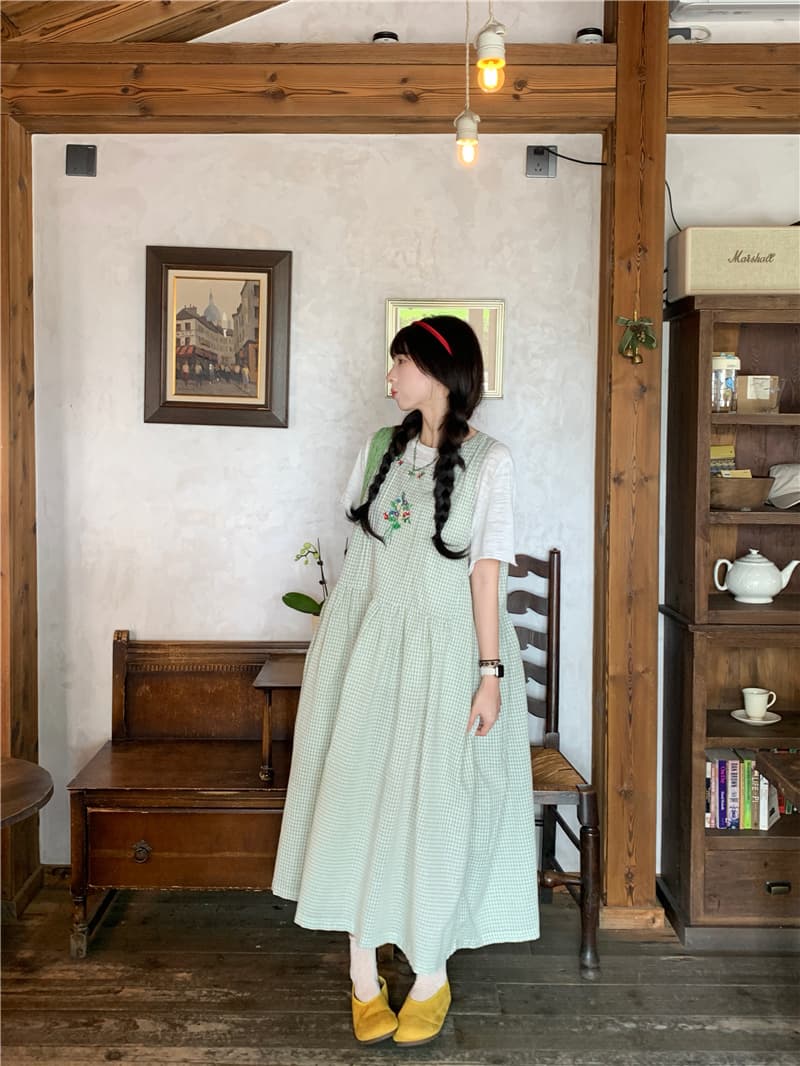 실사 티셔츠 체크무늬 자수 드레스 상세 이미지 4
