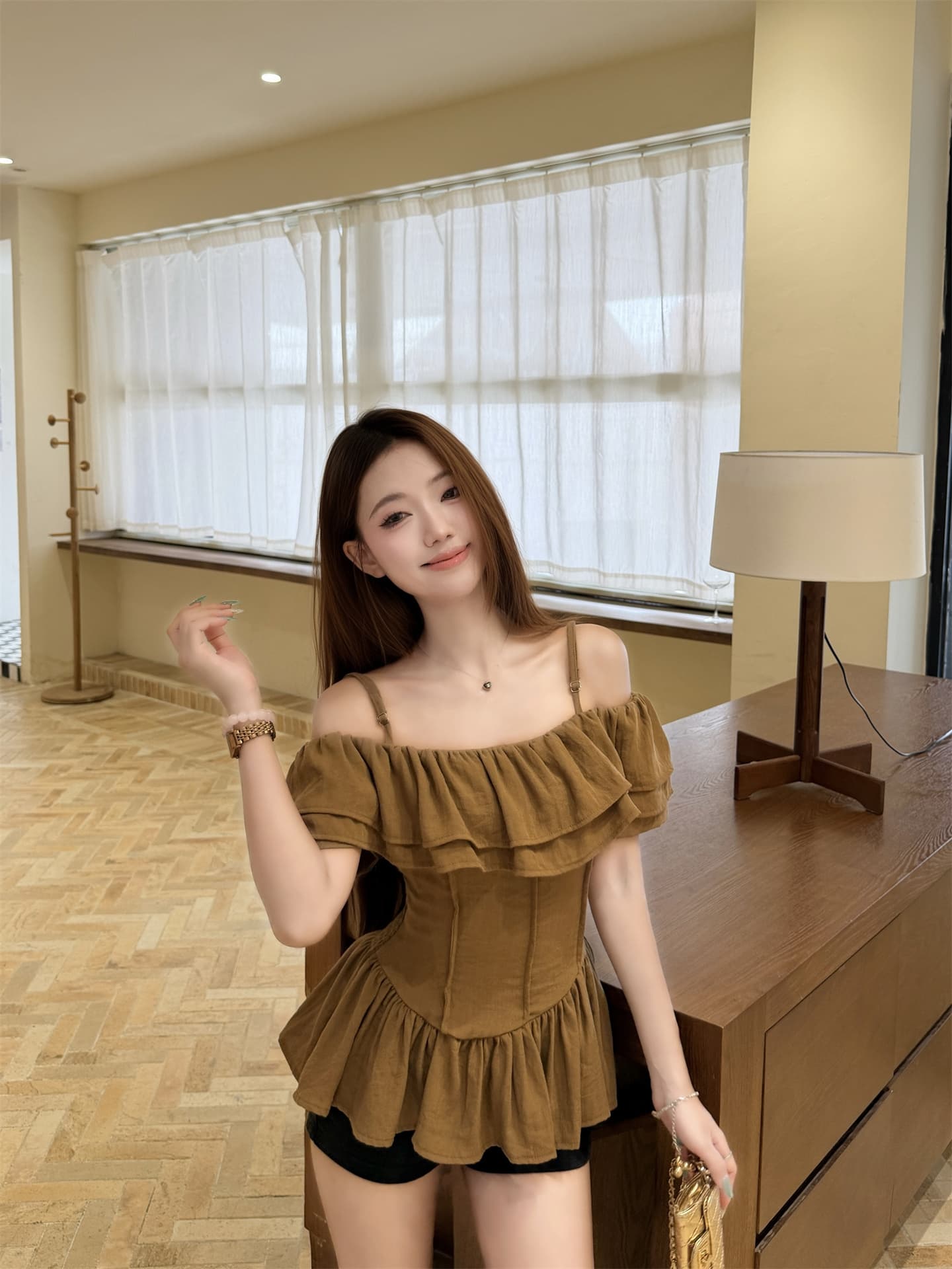 실사 프랑스식 품격 오프숄더 프릴 반팔 셔츠 디자인 센스 허리 수축 슬림해 보이는 오프숄더 맨위 상세 이미지 14
