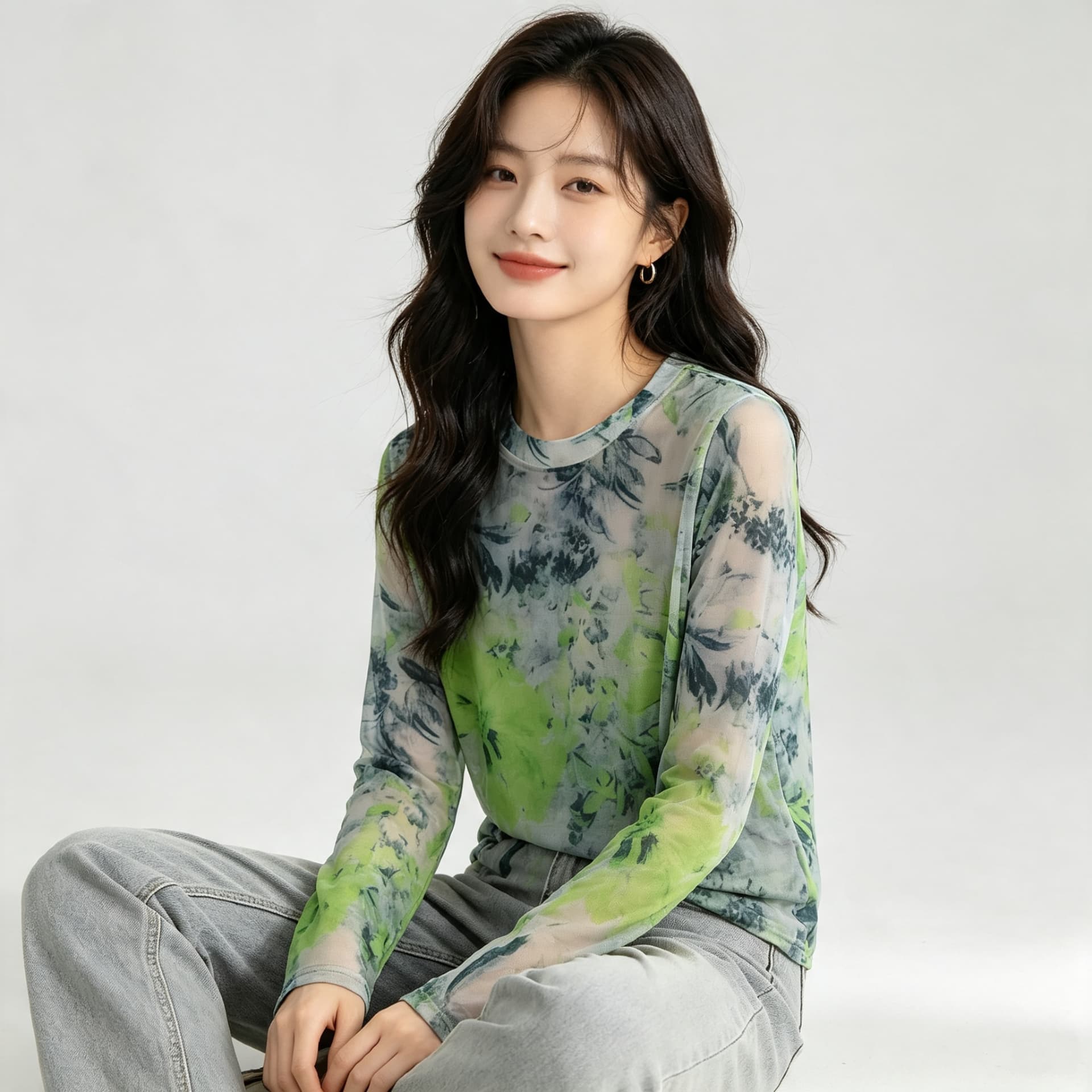 가을 신제품 레이스 기본 셔츠 여성 외국 가스 라운드 넥 한국 스타일 몸매 가꾸기 슬림해 보이는 품격 망사 인사이드 가져 가라. 긴팔 맨위
