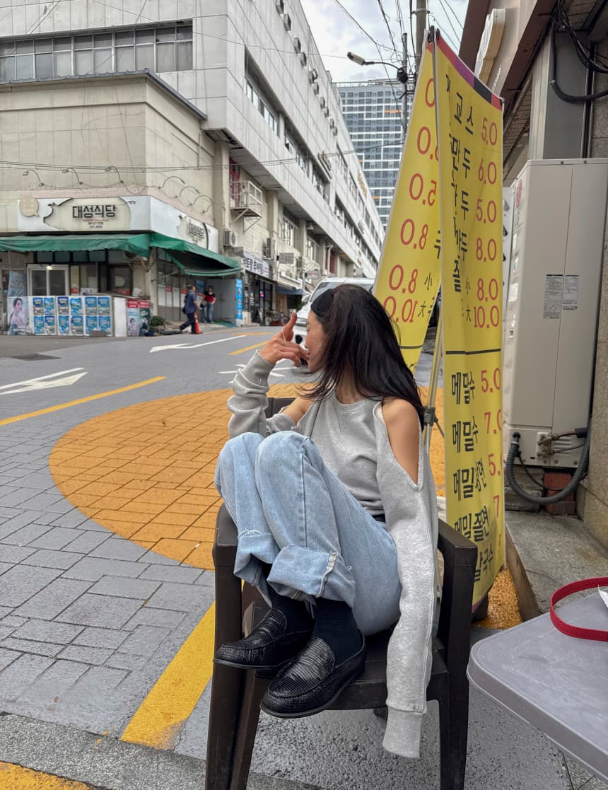 있음 선적 라운드 넥 홀로우 아웃 오프숄더 긴팔 후드티 여성 상세 이미지 3