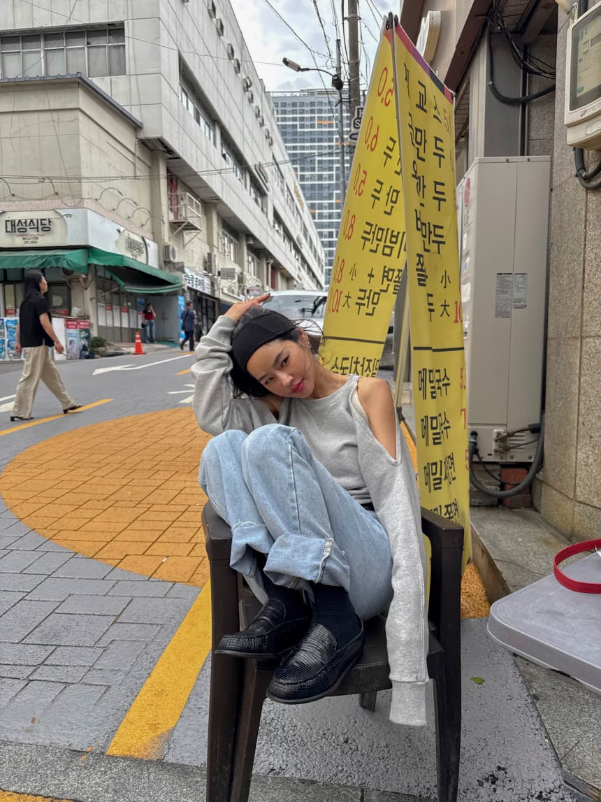 있음 선적 라운드 넥 홀로우 아웃 오프숄더 긴팔 후드티 여성 상세 이미지 4