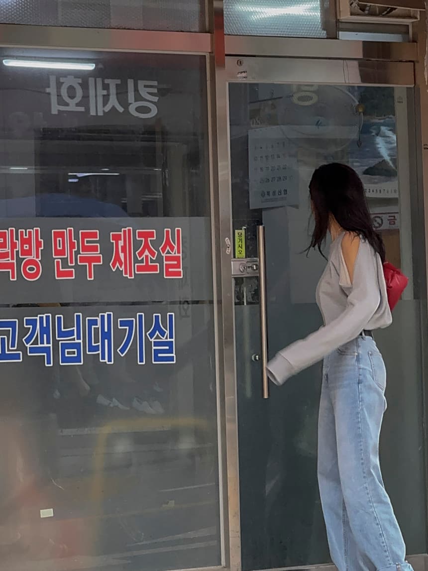 있음 선적 라운드 넥 홀로우 아웃 오프숄더 긴팔 후드티 여성 상세 이미지 6