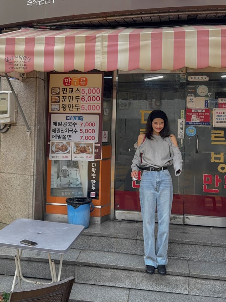 있음 선적 라운드 넥 홀로우 아웃 오프숄더 긴팔 후드티 여성 상세 이미지 10