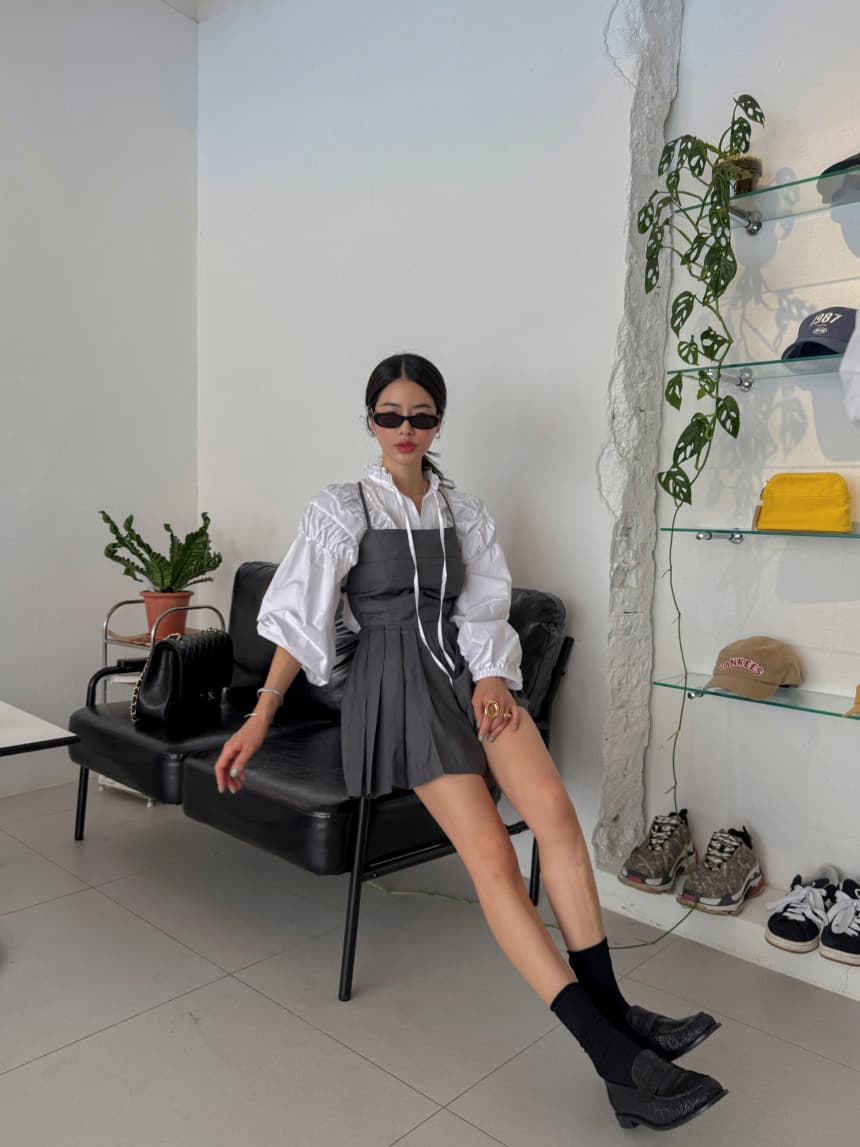 있음 선적 홀로우 아웃 스트랩 뒤로 플리츠 멜빵 드레스 상세 이미지 23
