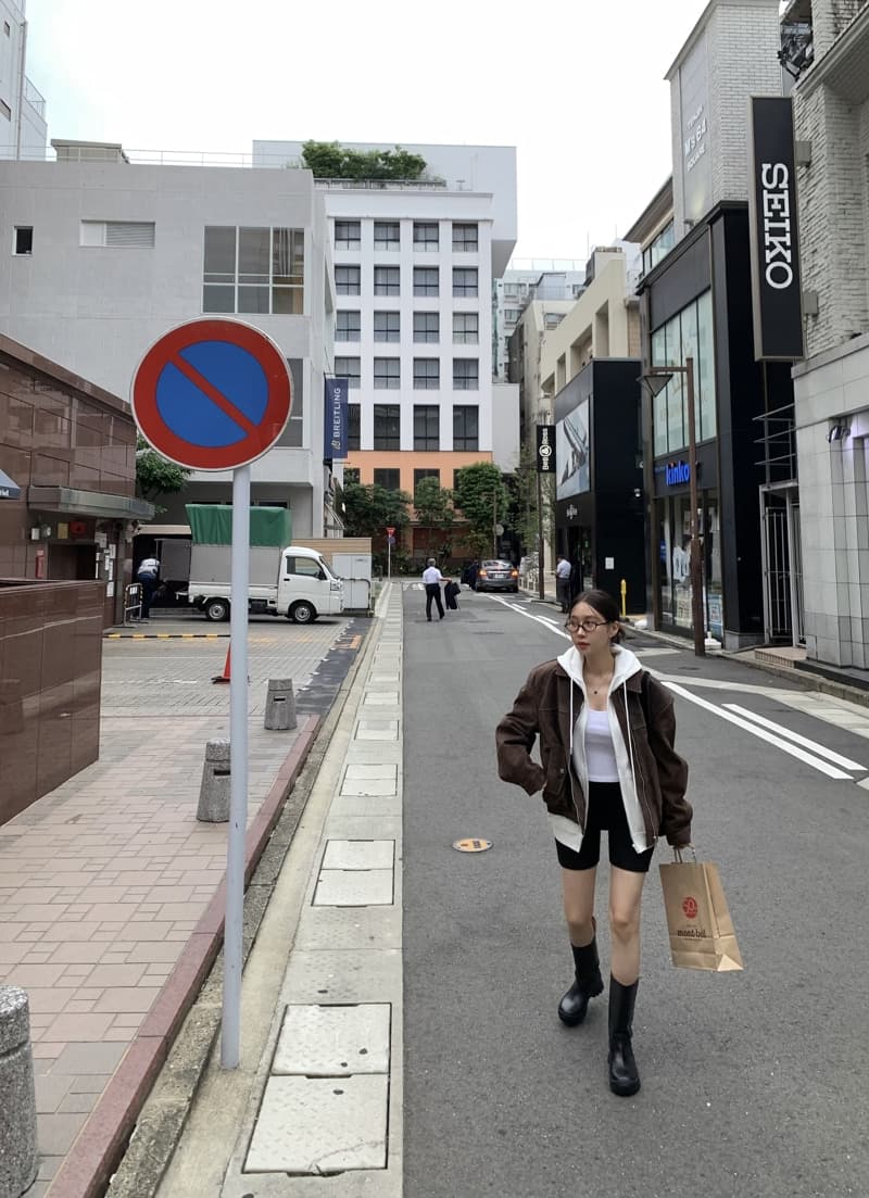 있음 선적 단색 다용도 후드 지퍼 긴팔 여성 코트 상세 이미지 2