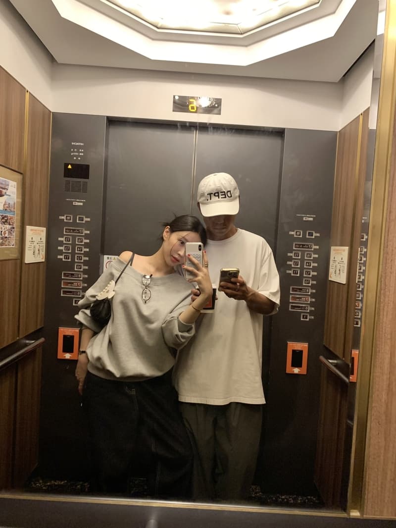 있음 선적 외국 가스 오프숄더 긴팔 단색 두꺼운 루즈핏 풀오버 스웨트셔츠 상세 이미지 18
