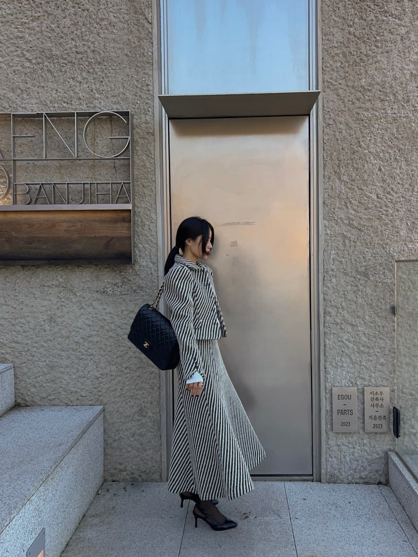 있음 선적 작은 샤넬 스타일 폴로 칼라 부서 버클 스트라이프 모직 짧은 외투 스트라이프 모직 반신 스커트 2 세트 상세 이미지 17