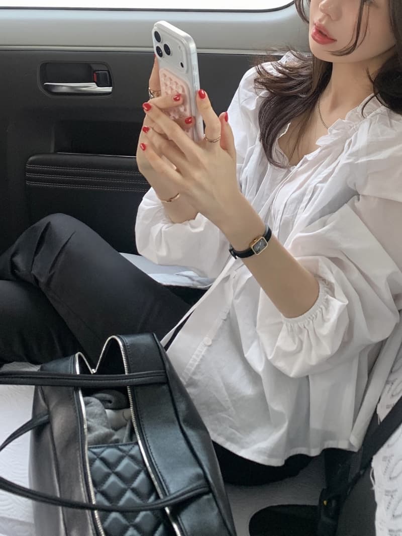 있음 선적 레이스업 레이스 칼라 디자인 센스 셔츠 상세 이미지 1