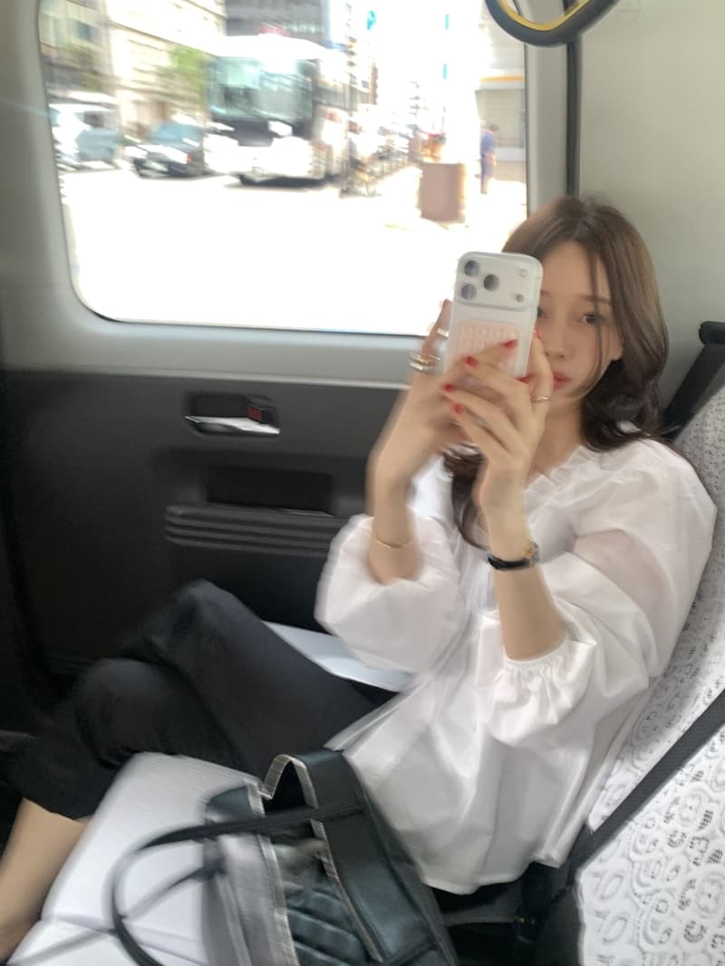 있음 선적 레이스업 레이스 칼라 디자인 센스 셔츠 상세 이미지 4