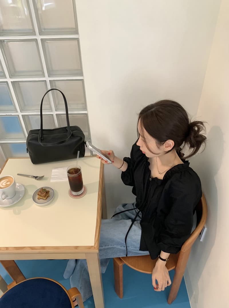 있음 선적 레이스업 레이스 칼라 디자인 센스 셔츠 상세 이미지 18