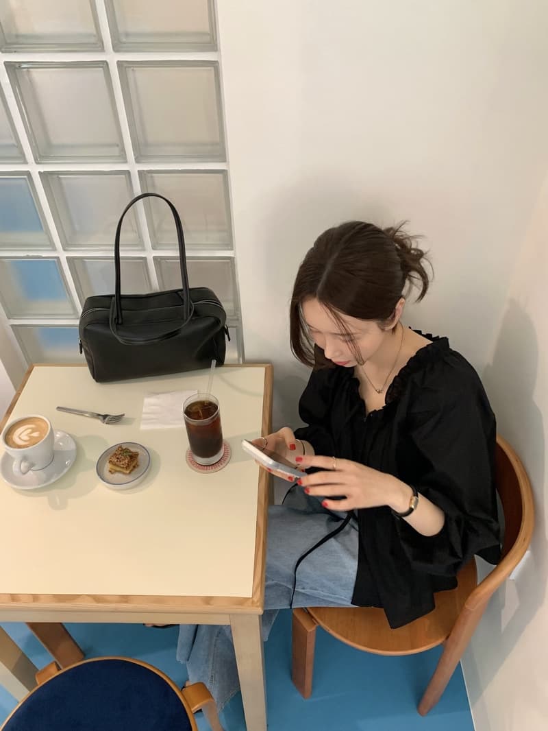 있음 선적 레이스업 레이스 칼라 디자인 센스 셔츠 상세 이미지 19