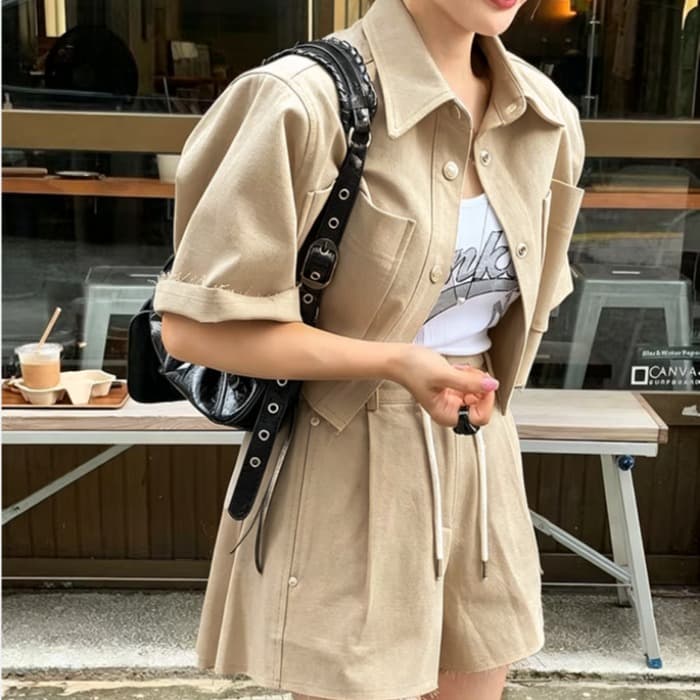 있음 선적 폴로 칼라 반팔 거친 가장자리 셔츠 레이스업 거친 가장자리 루즈핏 반바지 투피스 세트 이미지 4