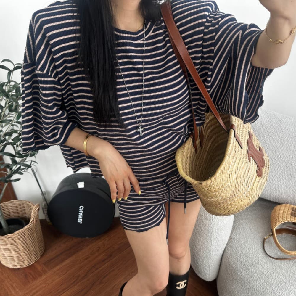 스트라이프 라운드 넥 반팔 프로필 모양 티셔츠 허리밴드 반바지 세트 이미지 3