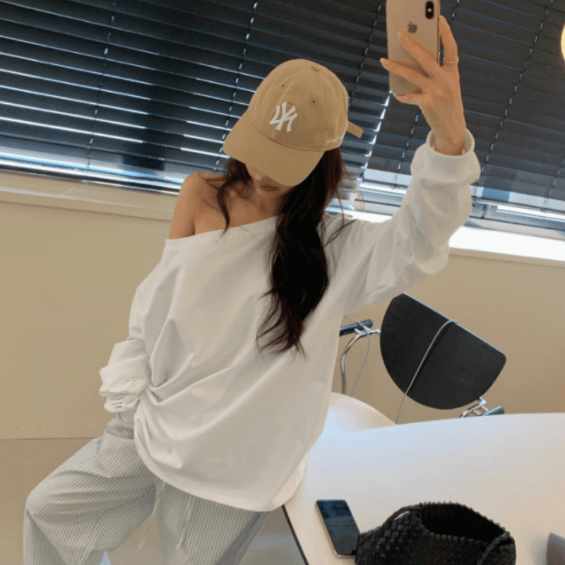 새로운 한 부서 미니멀리즘 비스듬한 어깨 단색 루즈핏 긴팔 티셔츠 이미지 2
