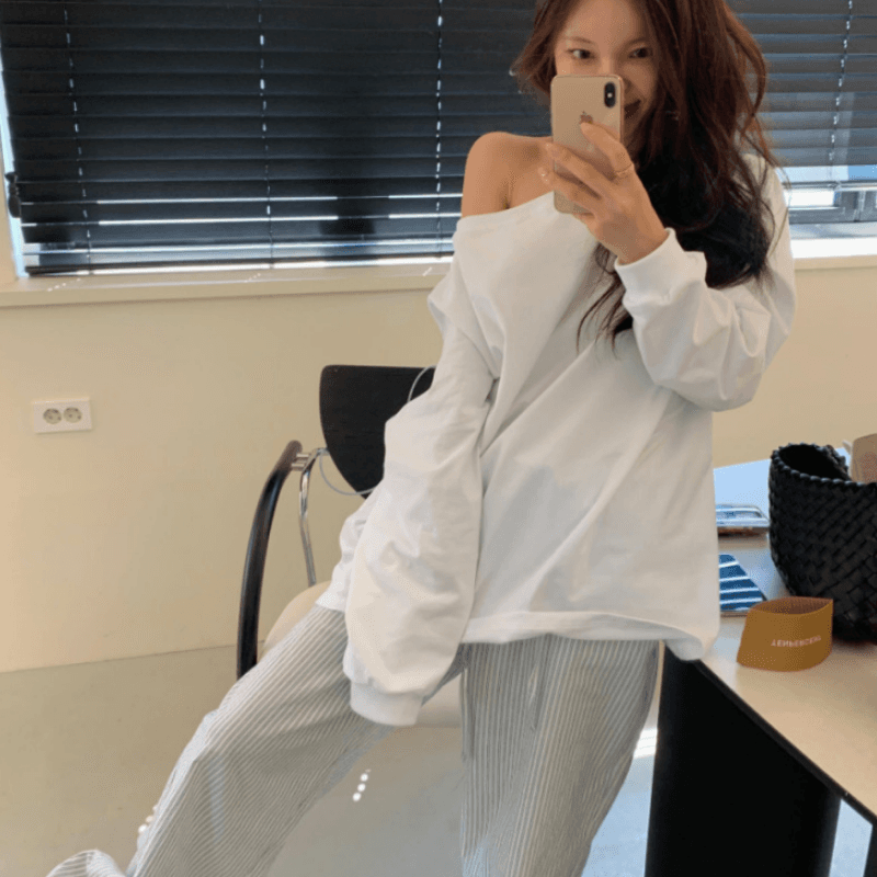 새로운 한 부서 미니멀리즘 비스듬한 어깨 단색 루즈핏 긴팔 티셔츠 이미지 3