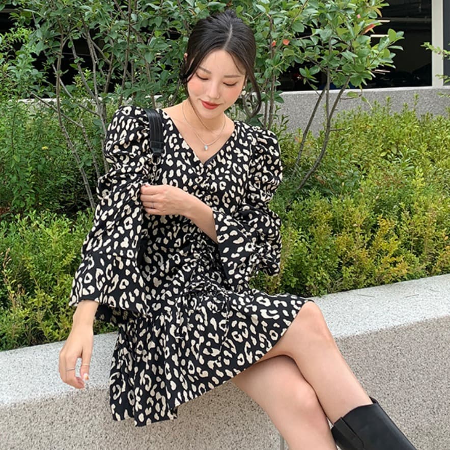 있음 선적 나팔 소매 V넥 드레스 복장 품격 허리 수축 작은 청신 A라인 스커트 이미지 2