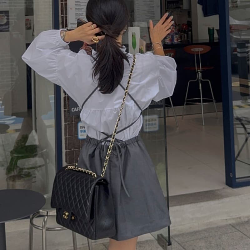 있음 선적 홀로우 아웃 스트랩 뒤로 플리츠 멜빵 드레스 이미지 4