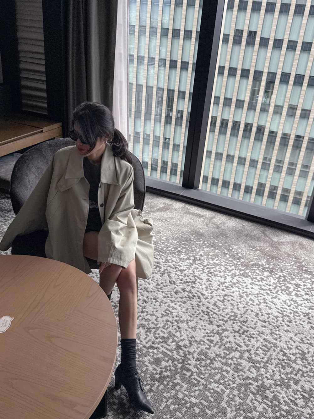 새로운 단색 루즈핏 스탠드 칼라 싱글 줄 버튼 허리 수축 레이스업 중간 길이 재킷 재킷 상세 이미지 8