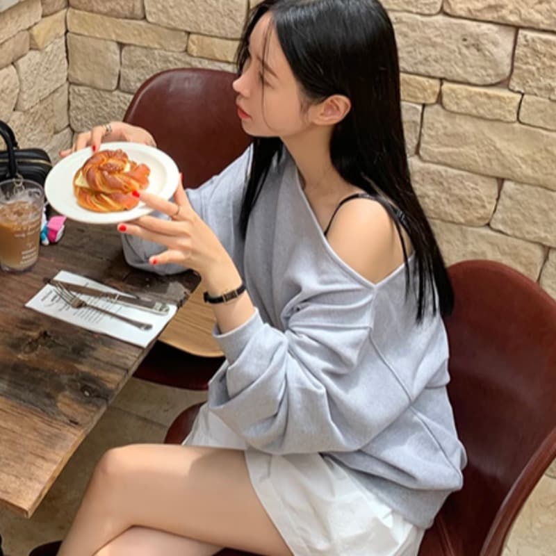 있음 선적 비스듬한 어깨 긴팔 후드티 여성 가을 루즈핏 디자인 센스 오프숄더 맨위