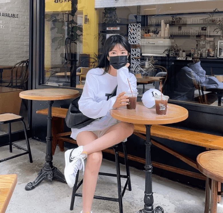 있음 선적 루즈핏 백리스 알파벳 자외선 차단 의류 상세 이미지 4