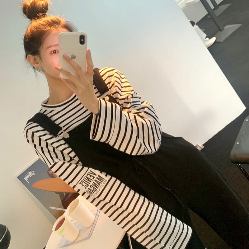 있음 선적 알파벳 막대기 표준 라운드 넥 수평 줄무늬 루즈핏 트임 티셔츠 이미지 2