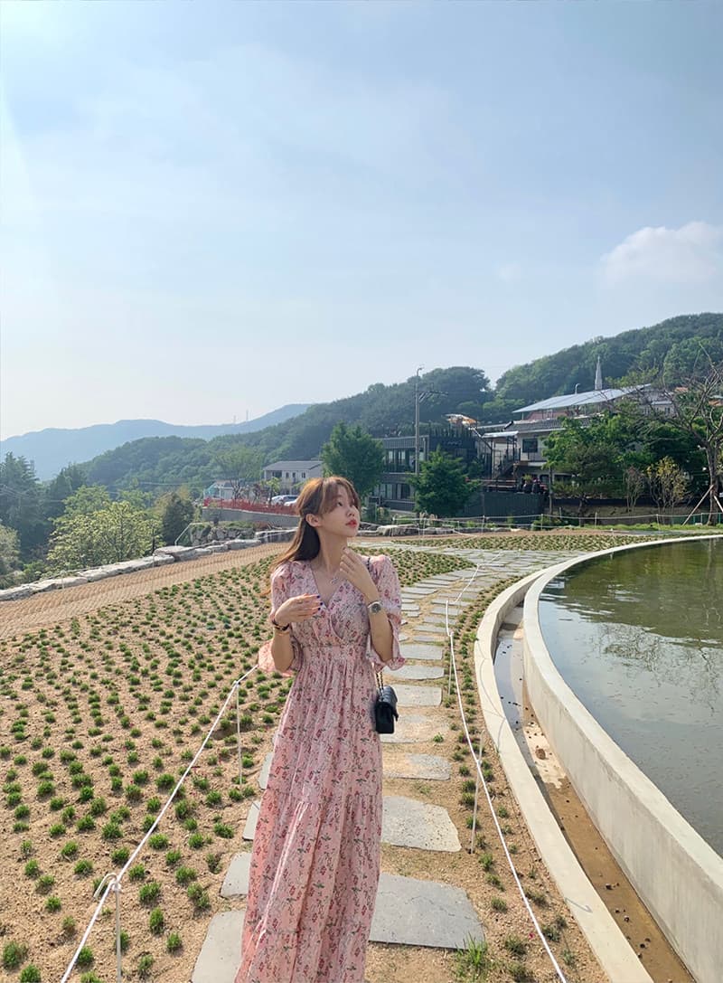 있음 선적 허리 수축 슬림해 보이는 품격 프랑스식 V넥 레트로 작은 꽃무늬 쉬폰 드레스 롱 코트 상세 이미지 15
