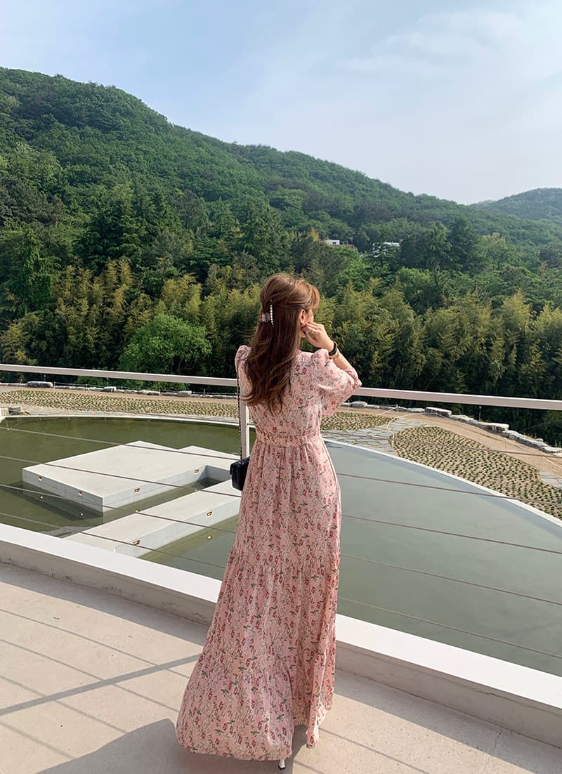 있음 선적 허리 수축 슬림해 보이는 품격 프랑스식 V넥 레트로 작은 꽃무늬 쉬폰 드레스 롱 코트 상세 이미지 16