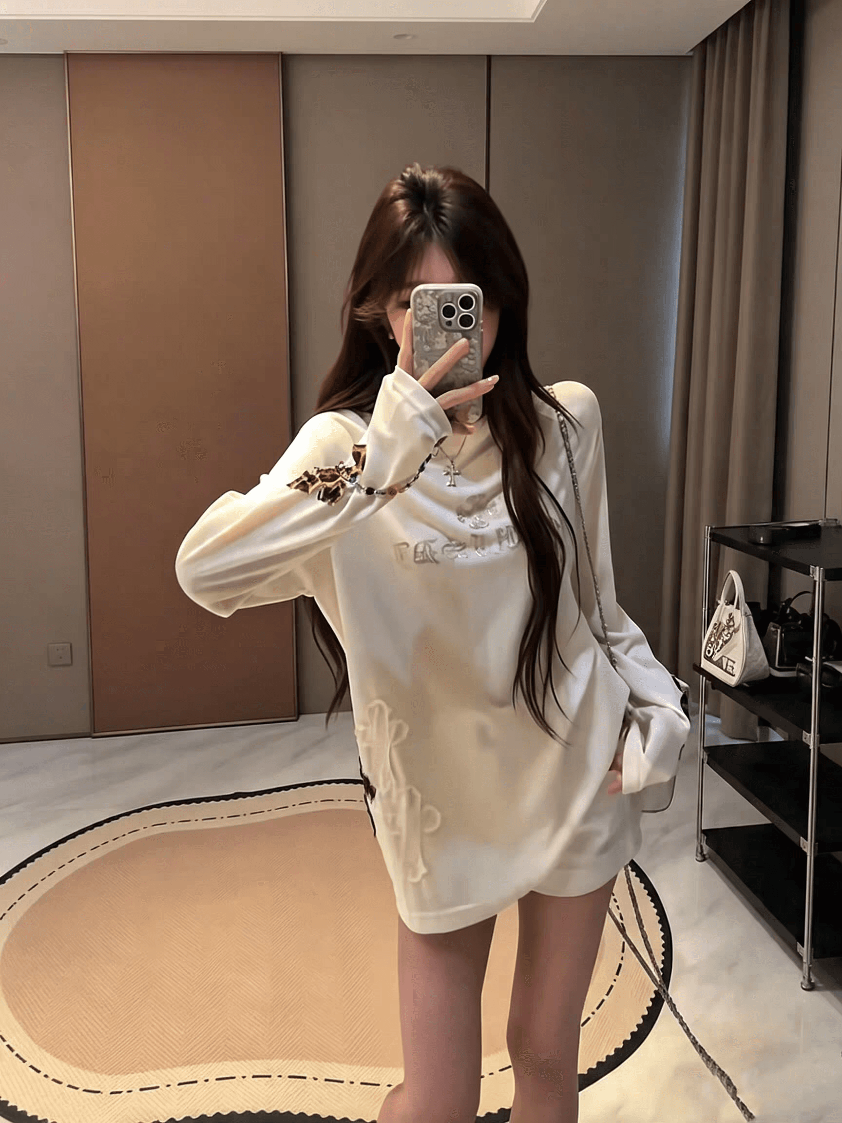 선물 화물 레트로 십자가 패치 긴팔 티셔츠 여성 루즈핏 봄 가을 여름 자외선 차단 블라우스 슬림해 보이는 다용도 맨위 상세 이미지 6