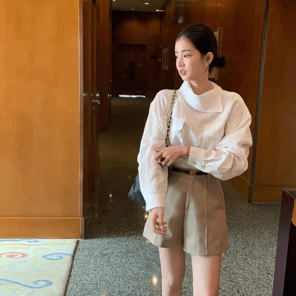 선물 화물 폴로 칼라 디자인 섹션 출퇴근 품격 섹션 셔츠 작은 셔츠 둘 착용 맨위 수 있습니다. 비스듬한 어깨 상세 이미지 24