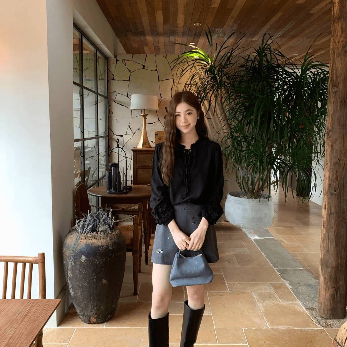선물 화물 슬림해 보이는 루즈핏 부드러운 프릴 레이스업 칼라 루즈핏 긴팔 셔츠 상세 이미지 22