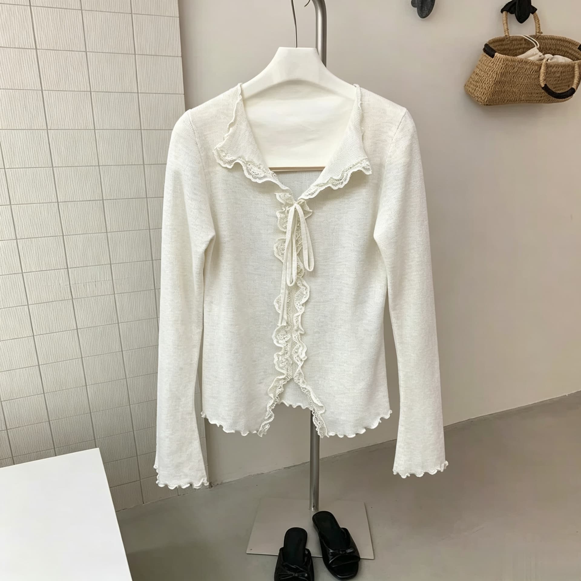 선물 화물 한 부서 프릴 레이스업 긴팔 니트 스웨터 여성 가을 새로운 부드러운 바람 연령 감소 맨위 상세 이미지 1