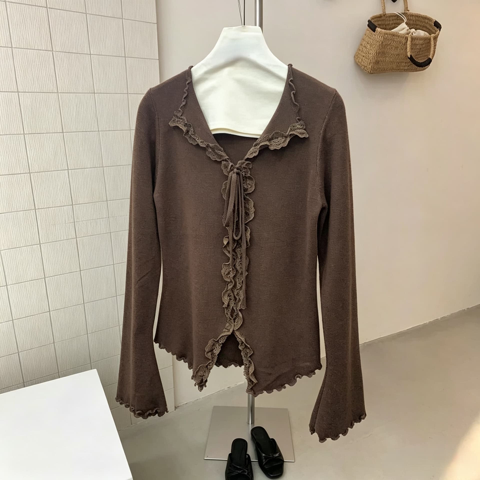 선물 화물 한 부서 프릴 레이스업 긴팔 니트 스웨터 여성 가을 새로운 부드러운 바람 연령 감소 맨위 상세 이미지 5