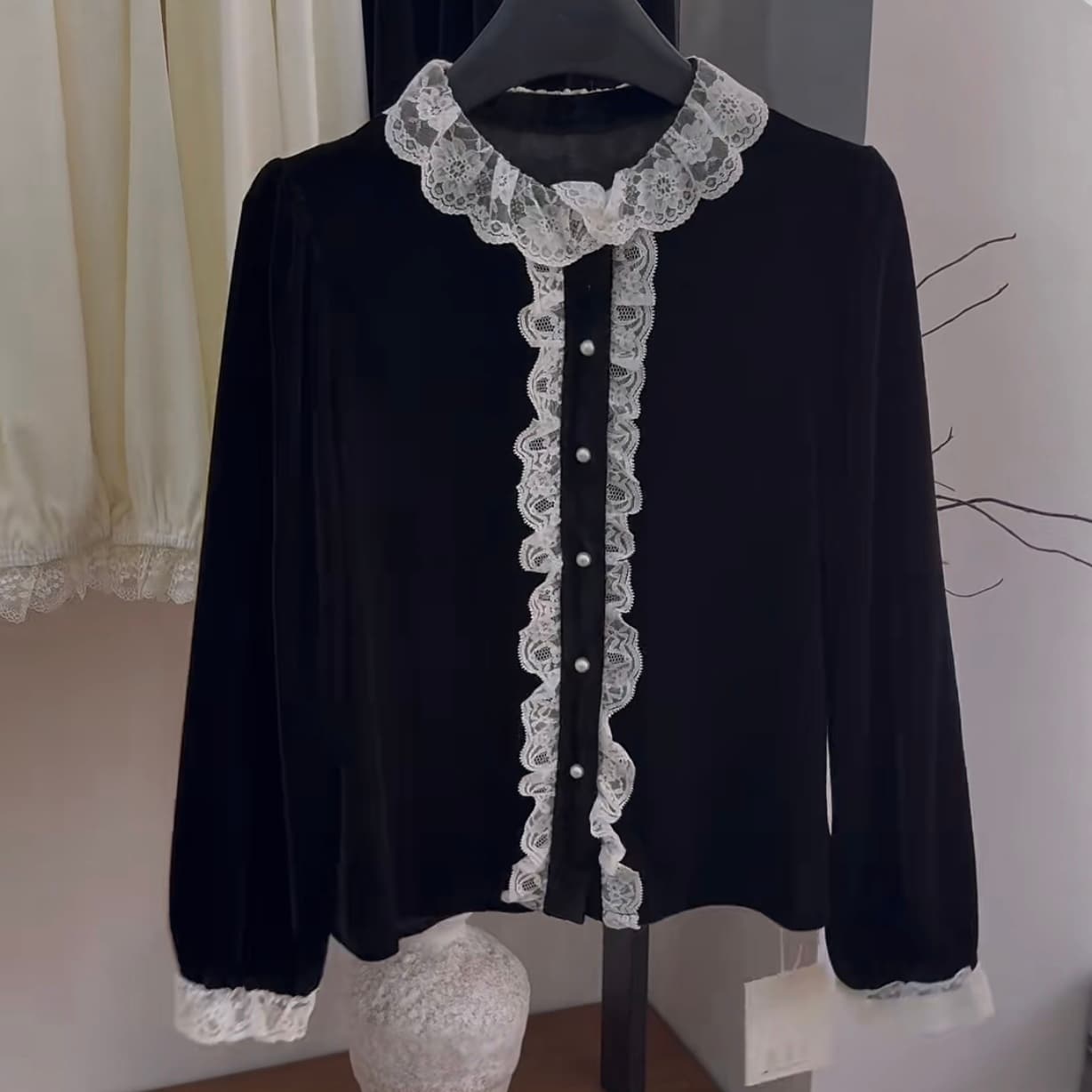 선물 화물 검정색 벨벳 레이스 긴팔 셔츠 맨위 한 부서 무거운 작업 레이스 칼라 상세 이미지 4